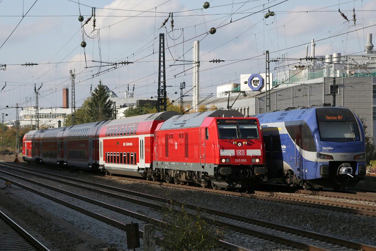 DB 245 008